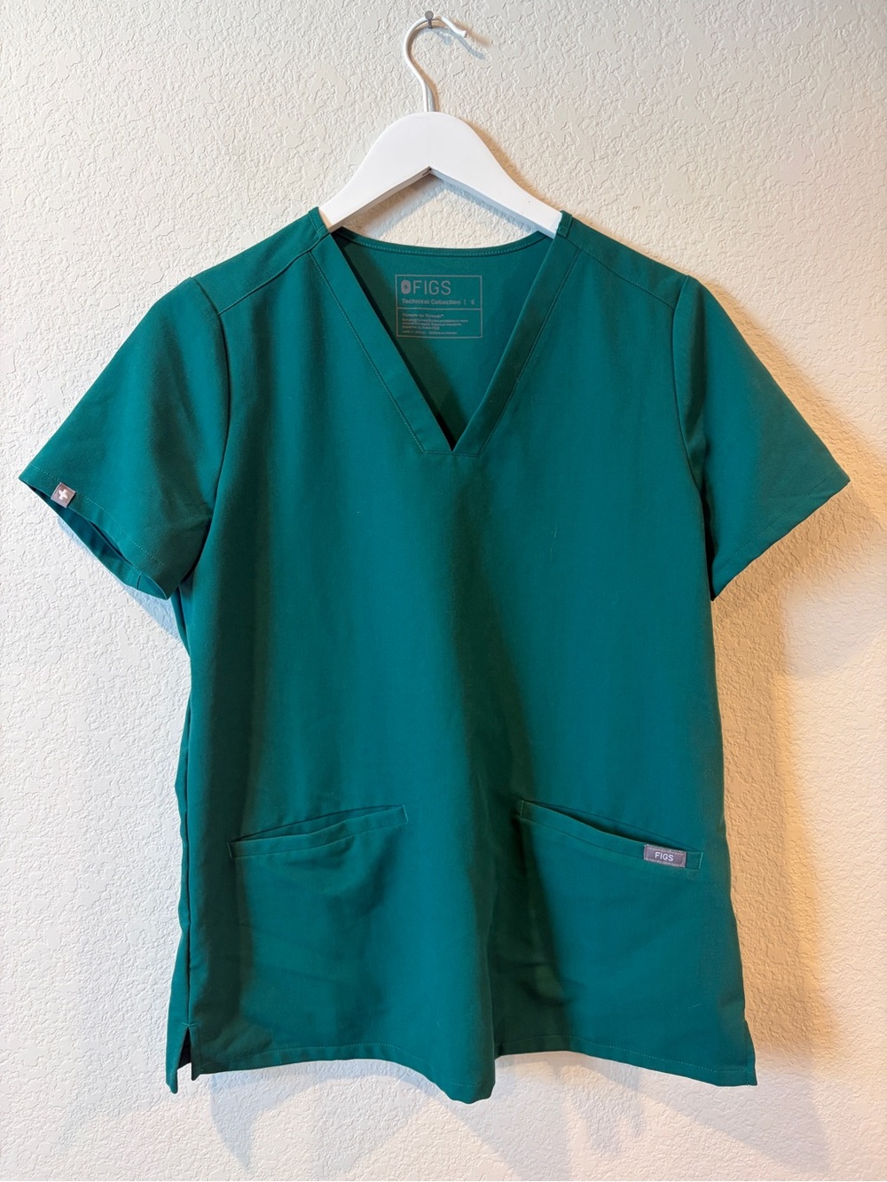 Figs Women’s Hunter Green Casma Scrub Top - Small